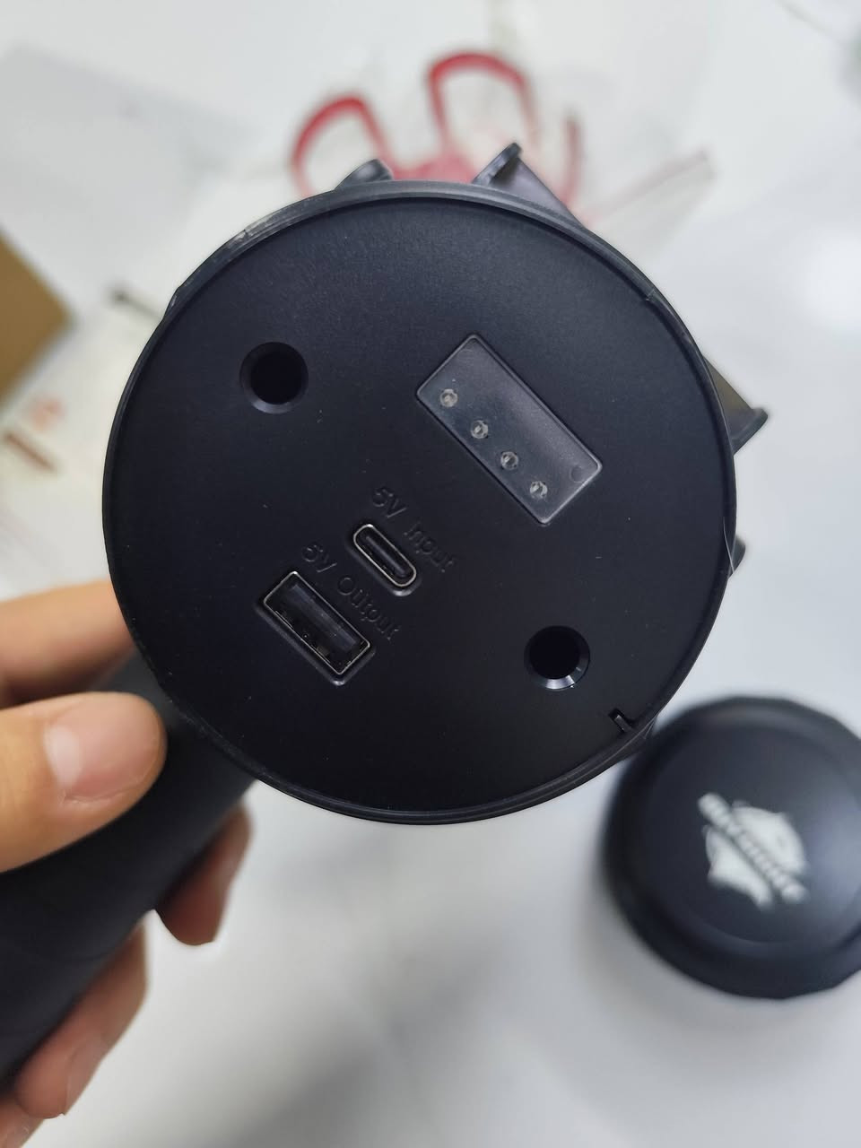 كشاف BUYSIGHT
كشاف قوي بإضاءة LED عالية، مناسب للبيت، السفر، التخييم والطوارئ.

بي منفد تايب سي و USB يصير بور بنك

قابل للشحن ويجي ويا كيبل USB

 إضاءة قوية وبمدى ممتاز

كامل ويه ملحقاته

متوفر توصيل


**إذا كنت صاحب هذا الإعلان وتريد حذفه لأي سبب، رجاءا أرسل رسالة إلى الدعم الفني**