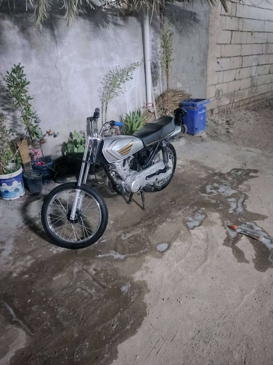 سلام عليكم اربعه كير حربي مكينه رابيدو لاخوين اصوليه للبيع ب 850 وبيه مجال شي قليل مكان كوفه رقم***********
