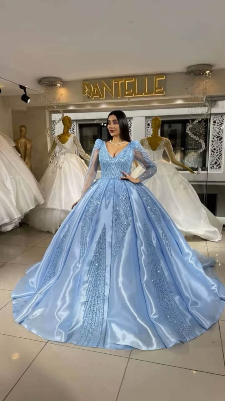 عرائس محمود الذنون 👗💙
لبيع وتاجير فساتين 👗
الموقع الموصل ناحيه القياره قريه جدعه مقابيل الخليل مول 
بل القرب من مول الحارث 
للاستفسار ***********
