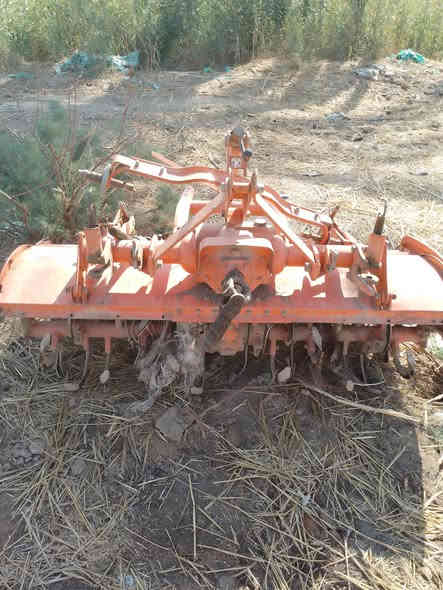 كابوته 86باله جديد 3بستم مامفتوحه ولابرغي على وضع الشركه
لاصرف ولاتبخير مكفوله 
مع رفاسه وفدان ومعدلان 
للاستفسار على الرقم ***********
ابو داود الجبوري
