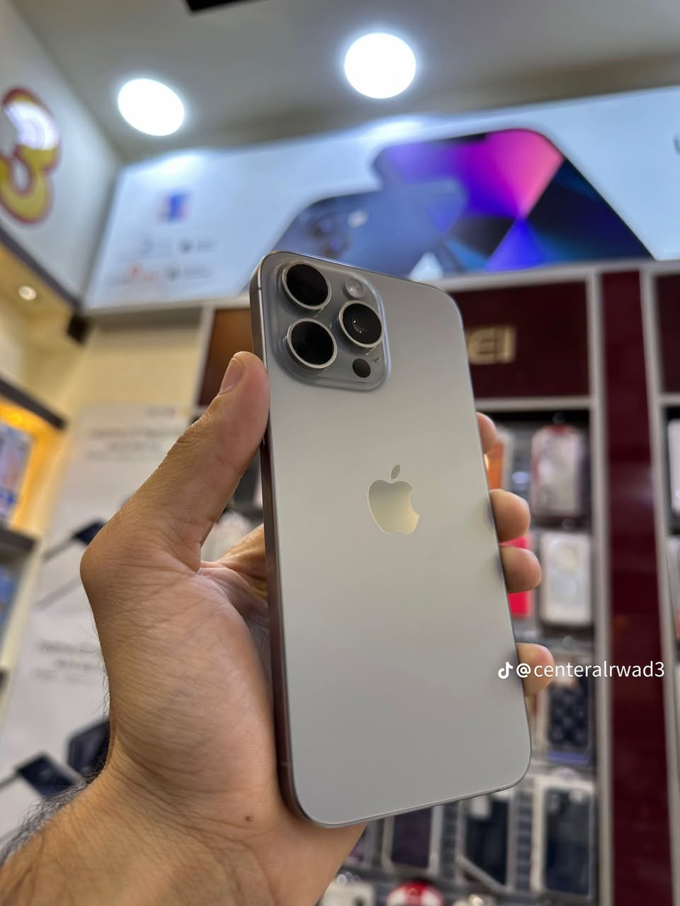 15 برو ماكس جهاز نضيف كلش
بطاريه 88
مشحون 699
ذاكره 256
شرق أوسط 
خطين 
***********
