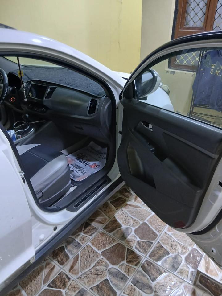 سلام عليكم 
كيا سبورتج للبيع موديل 2013  بسمي شخصيا وراد خليجي بيها صبغ رش فقط السونار مو جود مرفق بالصور رقم بغداد مشروع وطني  مكينة  دوش 2400 مكينة  تبريد ثلج تخم تاير جديد بدون نقص السيارة نظيفة استعمال شخصي بصمة تشغيل مكاني ديالئ بعقوبة المركز  السعر 135 وبيها مجال 
***********
***********
