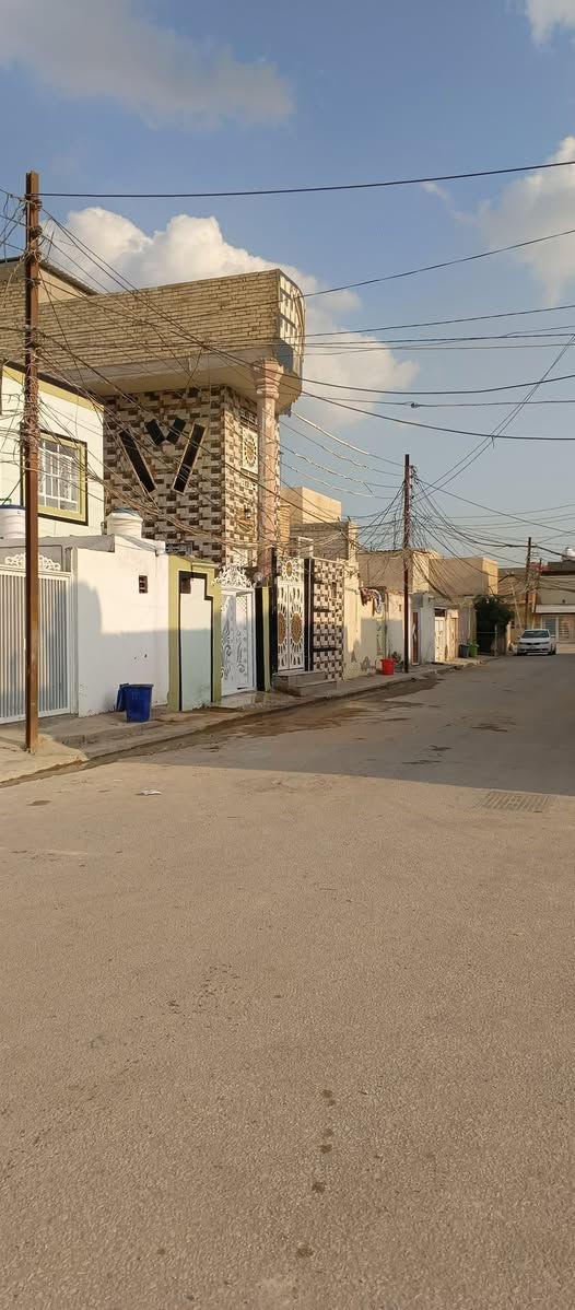 للبيع دار ١٠٠م في حي الوفاء طابق ونص نظيف وفارغ قريب لشارع السايدين جزيرة وفاء للاستفسار ***********

