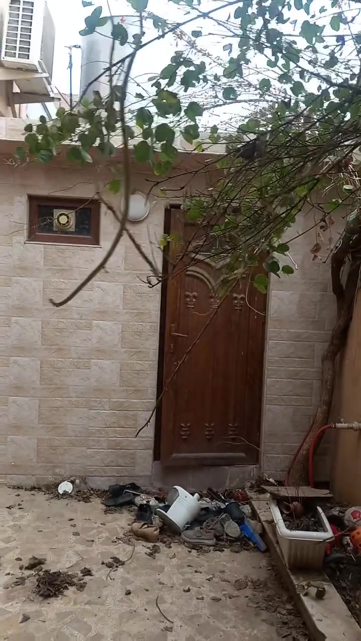 بيت ( تجاري للأيجار ) في الموصل 
 حي الصديق
📍 شارع 20 – قرب ألبان شلاوي
مناسب جداً لفتح روضة أطفال أو مشروع تجاري
🔹 المساحة: 200 متر مربع
🔹 يتكون من:
6 غرف
2 هول
استقبال
مطبخ
3 صحيات
نستقبل جميع العروض العقارية:
بيع • شراء • إيجار
بيوت • أراضي سكنية • أراضي زراعية • عقارات تجارية

📞 للاستفسار والاتصال:
***********
***********
#بيع #شراء #ايجار #بيت #عقارات #أرض_سكنية #أرض_زراعية #عقارات_تجارية
