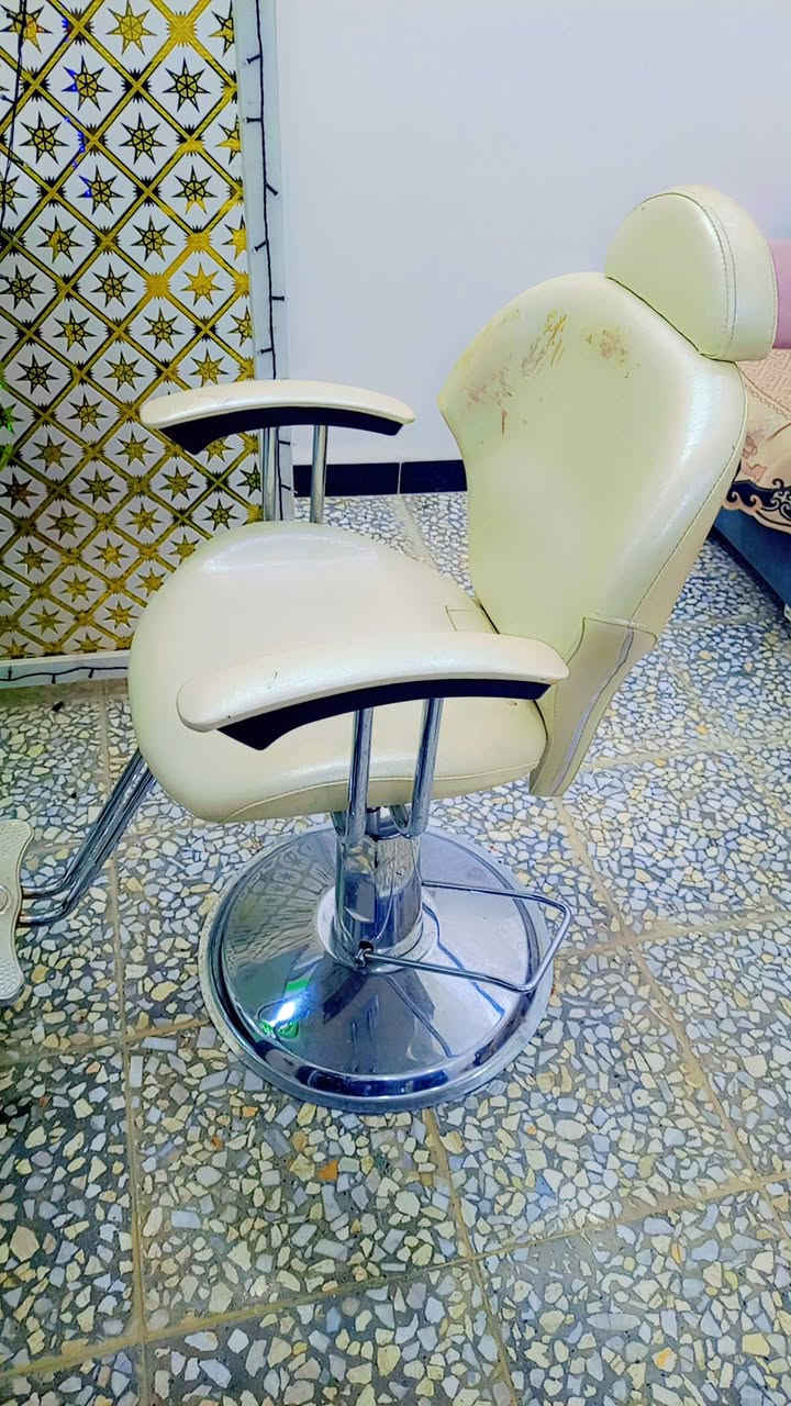 كراسي اثنين نظيمات واي ظرر مابيهن مجرد 
لايصعد ولاينزل عوزهن دهن السعر 300 
*********** او مراسلت الخاص
