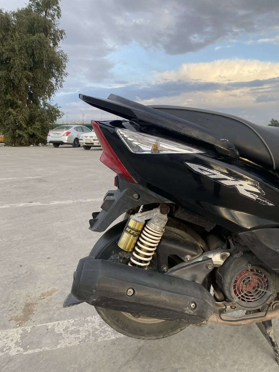 سلام عليكم 
دراجه ثعلب للبيع شوفت عينكم النظافة الدراجه كلشي شغال بيه كهربائيات اشاير عداد بل كامل شغال دبلات كله شغاله 
فقط بية خيط تبخير الدراجه شغال نكره سلف 
السعر 450 قفل مكاني كاظمية 
رقمي ***********
