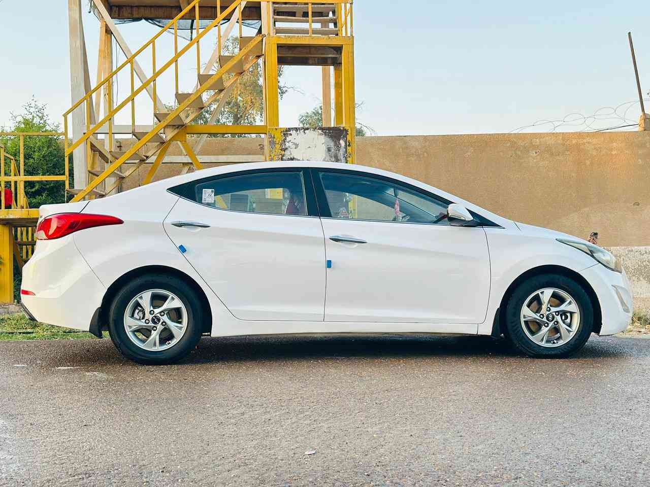 السلام عليكم 

النترا خليجي 2015 كفالة
بيها بالدوسة فقط وبارد بسيط جداً موضح بالسونار 

سيارة جديدة جاهزة من كلشي 
مال جناي مكفولة 
فتحة بالسقف 
تبريد قطعتين مكينة 2000 دوش ما مفتوحة
گير شرط 
حدادية جديدة
 
بأسمي رقم مثنى تحويل شوكت ماتريد 
السعر 125 مع مجال بسيط جداً 
مكاني ناصرية. 
***********
