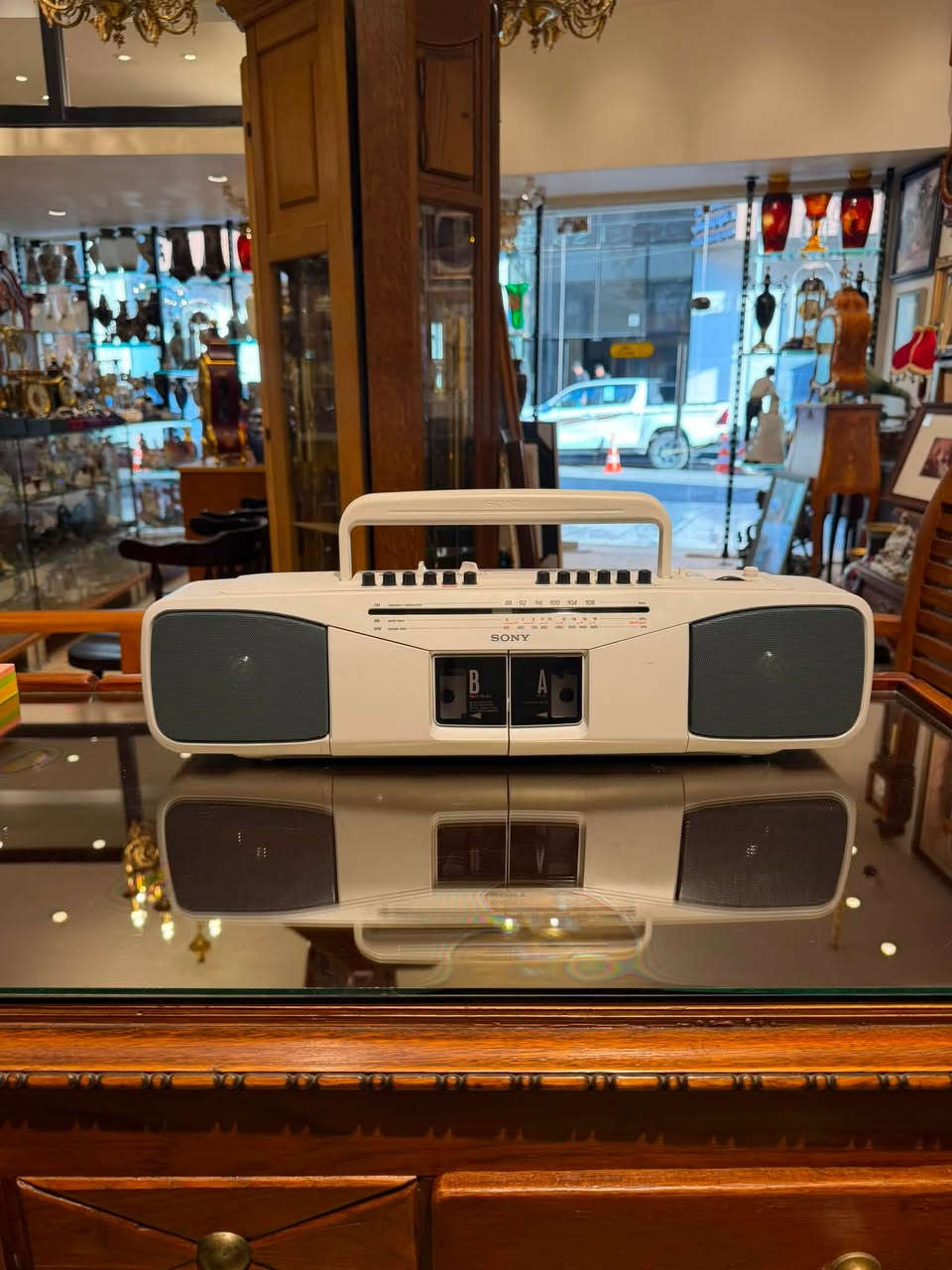 أيام الكاسيت الجميل والزمن اللي ما يتعوض 📼
للاستفسار عن السعر وتفاصيل الشراء، يسعدنا زيارتكم أو تواصلكم معنا:
 حكايات الأنتيك
 📍 العنوان: بغداد - الكرادة - ساحة الواثق - قرب مطعم كص الآغا البغدادي
 📞 رقم الهاتف: ***********
