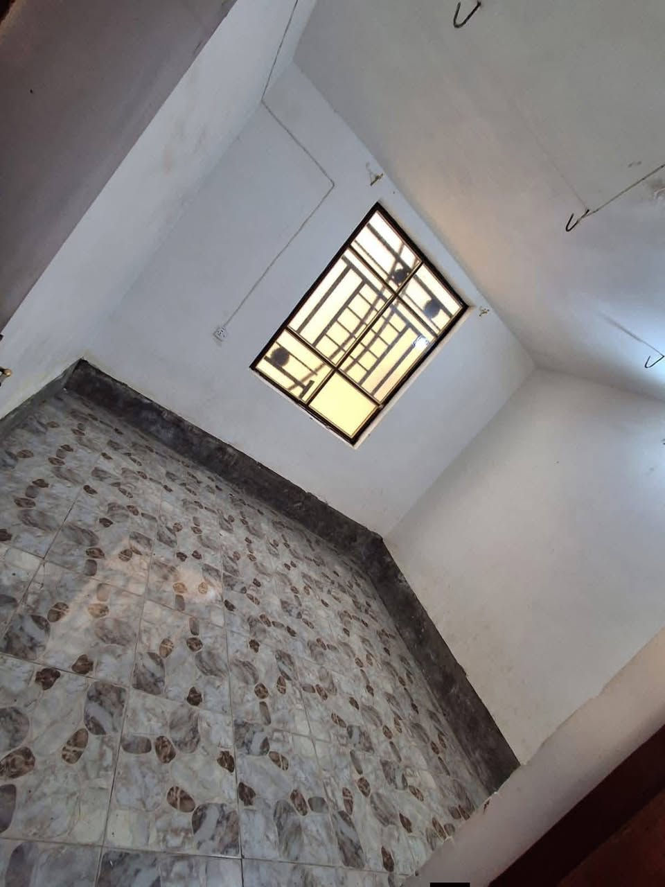 ـــــــــــ السلام عليكم دار للايجار ــــــــــ 
قرب الامام بعد كيلو ونصف نهاية شارع ابو طالب حي الزهور المساحة ٦٠م مربع يحتوي غرفة واستقبال وصالة ومطبخ وصحيات طابق ارضي للاتصال ‭ ***********
***********
