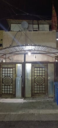 للبيع مشتمل مساحة 80 متر الوجها 4 متر والنزال 20 متر يتكون الطابق الار...