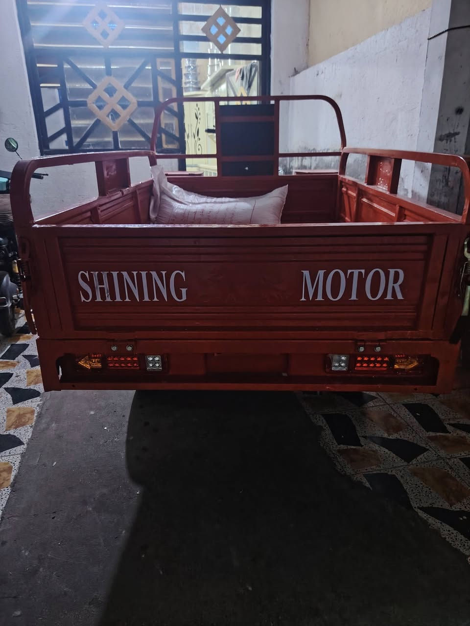 سلام عليكم ستوته كربلائية للبيع مديل 20 كلشي بيها شغال سلف كهربايات من طول للطول شغاله تواير جدد شاصي وبدي مكفول السعر 2100 وبيها مجال مليونين وميه رقمي ***********
