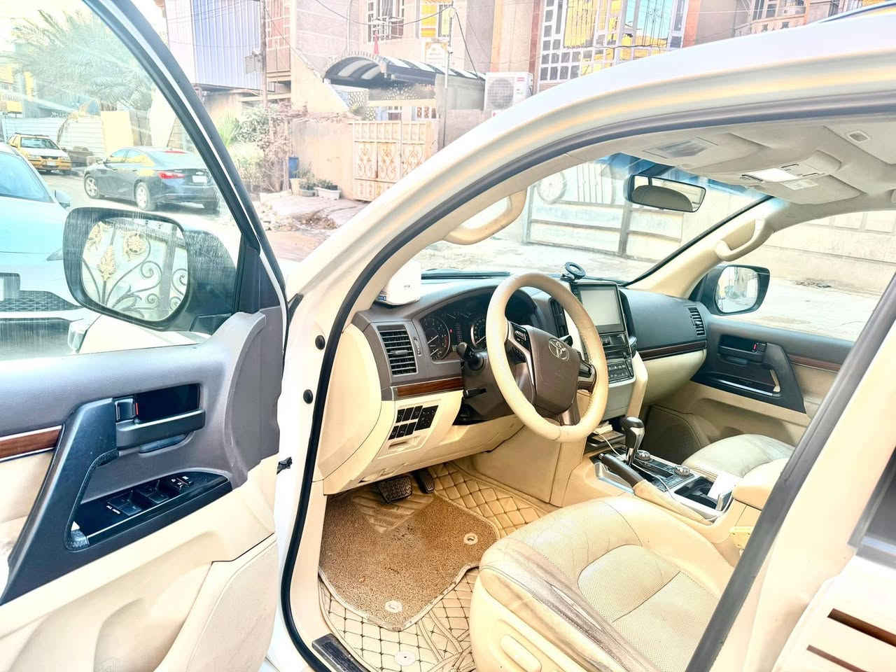 لاندكروز موديل 2017 وكاله جيهان مكفوله كفاله عامه ماشيه 135 الف كيلو رقم اربيل تحويل ثاني يوم سعر 490 ورقه وبيه مجال استفسار ***********
