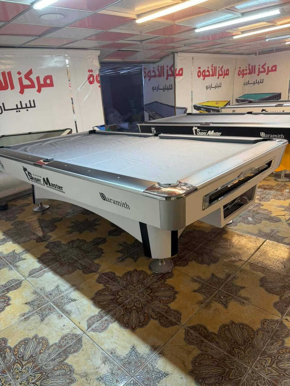 سلام عليكم
ماسترات دبل شاصي النفخ الحديث 
3 الوان متوفر العدد مفتوح الاتصال ***********
واتساب
