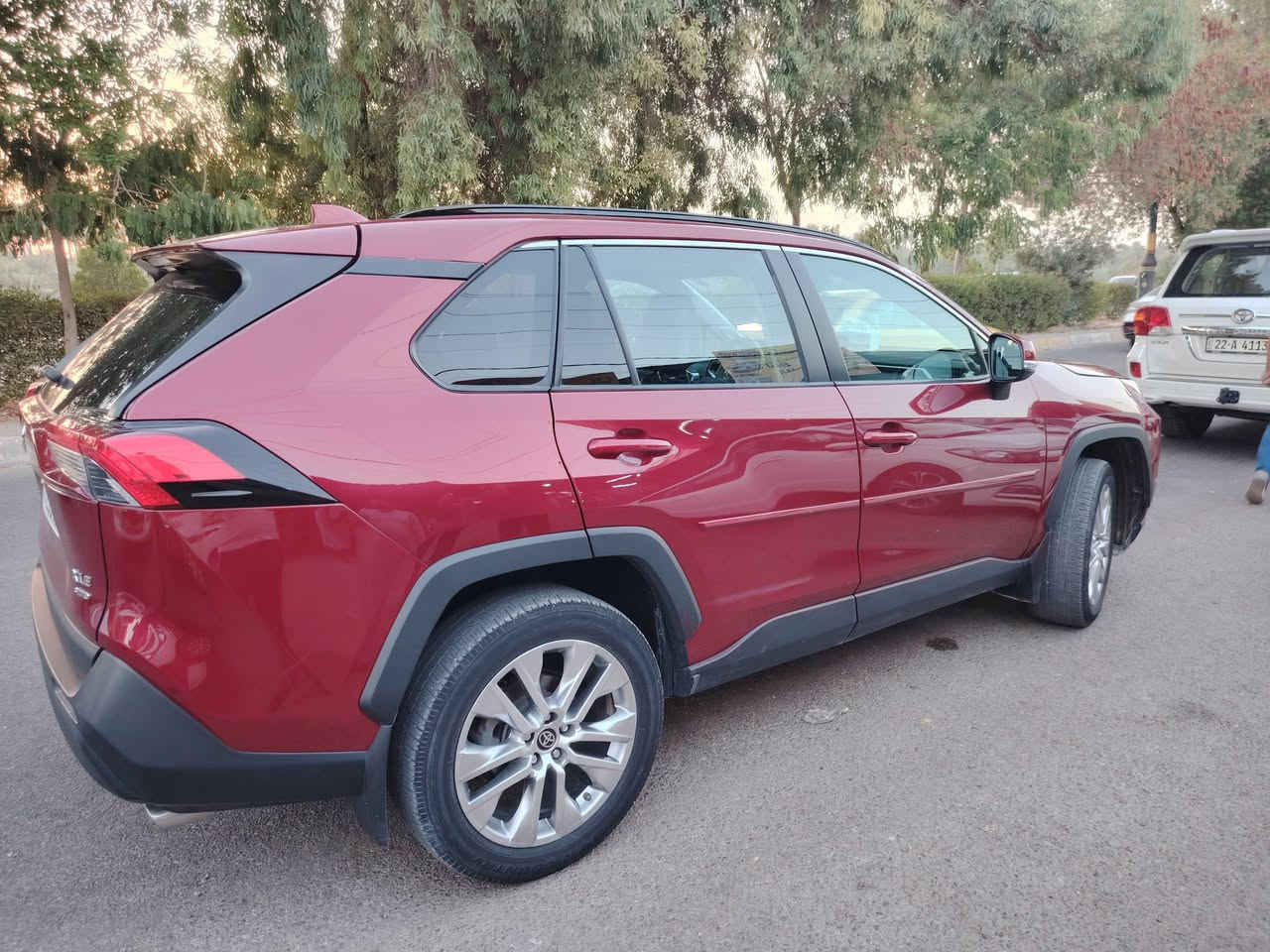 TOYOTA RAV4 XLE PREMIUM 202
تيوتا راف فور بريميوم مواصفات 1/1
سعرها 240 وبيه مجال بأسمي بدون رقم 
ماشيه ٤٢٠٠٠
المواصفات:
سيارة بانزين
بصمة  
سلايت 
كشنات جلد تحكم كهرباء تدفئه وتبريد 
شاشة ديجتال كبيرة
3 انضمة سبورت و العادي و الاقتصادي 
رادار تحديد مسار 
مثبت سرعة  
صندوك كهرباء ذكي
حساسات 360 
ترحيب 
اوتو بارك 
اوتو هولد 
هاند بريك بصمة 
نقاط عمياء
السيارة بيها هواي موصفات حلوة 
السيارة حادثهه: باب خلف السايق فقط لا غير 
للأستفسار عن السعر الاتصال على ‬الرقم ‭***********
 مكلف بالنشر
ماسنجر مقفول
