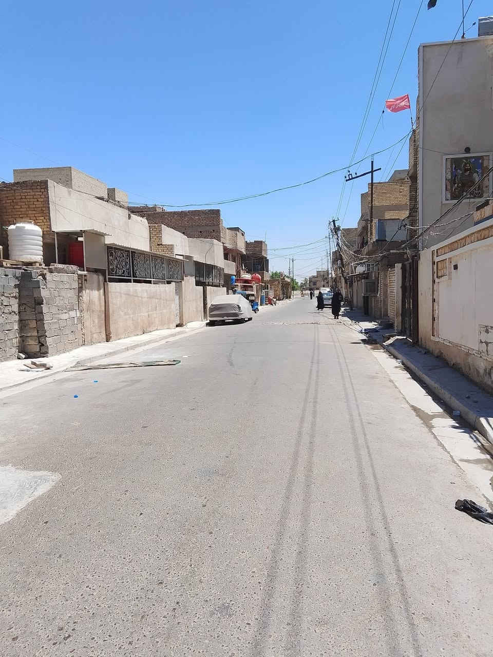 بيت 100 متر طابقين للبيع قريب على شارع 5 كيلو 
تفاصيل البيت ... الطابق الاول استقبال وغرفة ومطبخ حار ومطبخ بارد وحمام داخلي وخارجي الطابق الثاني 3 غرف وحمام وبيتونه وسطح البيت كامل من كلشي خدمات المنطقة كاملة مي كهرباء مجاري تبليط رصيف السعر خاص متواجد فيس وات ساب ***********

