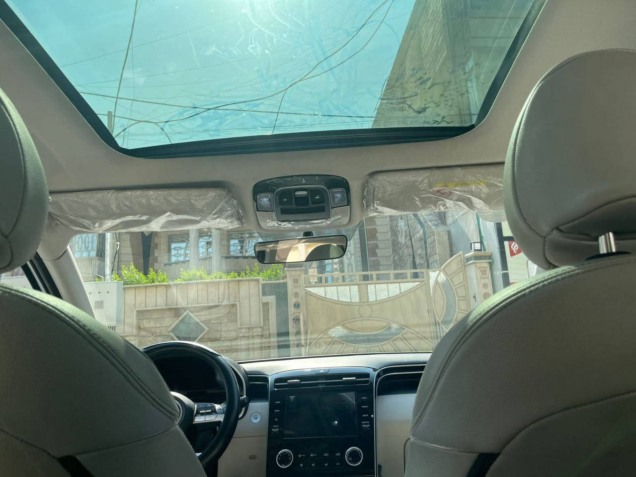🚘 للبيع | هيونداي توسان 2022 وارد خليجي 🇦🇪
✨ كلين تايتل
✨ وارد خليجي
✨ مكفولة كفالة عامة
✨ بدون شخط ولا رصعة
✨ ماشية 90 ألف كم
المواصفات:
سقف بانوراما.
شاشة وسطية.
عدادات رقمية.
حساسات أمامية وخلفية.
مقاعد جلد.
إنارة LED.
السيارة نظيفة جدًا وجاهزة للاستخدام، لا تحتاج أي مصروف.
السعر ٢١٠ $ وبيها مجال 
***********
