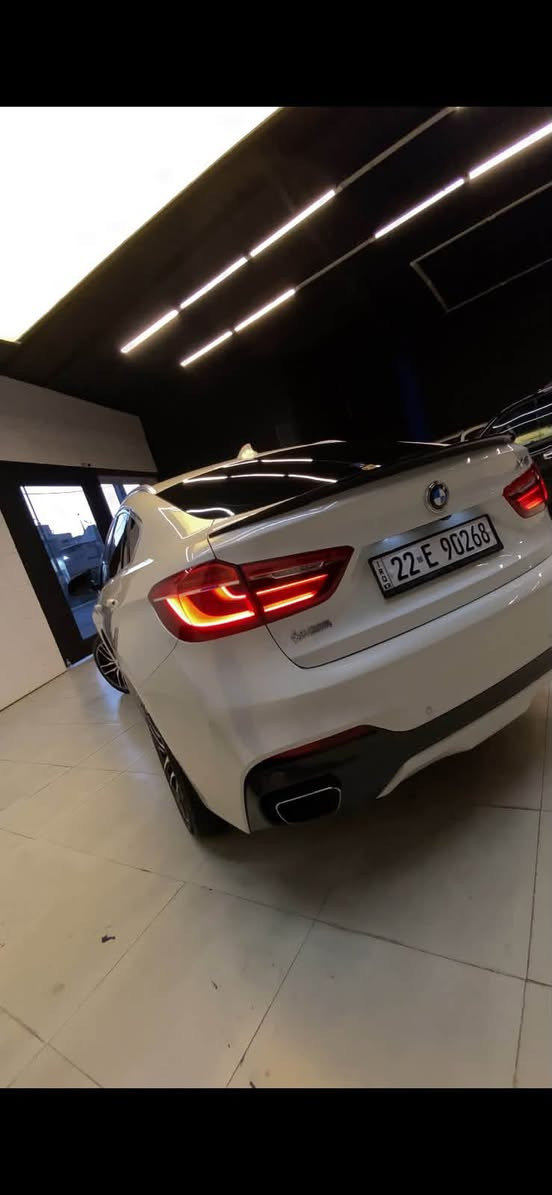 بي إم دبليو X6 xDrive35i موديل 2019
 خليجي وكالة العروش 
فخامة تجمع الاقتصاد والرياضة ✨
بحالة ممتازة
المواصفات فول 1/1
الفئة: X6 xDrive35i
الموديل: 2019
القير: أوتوماتيك 8 سرعات مع شيفتات خلف المقود
(Comfort – Eco Pro – Sport – Sport Plus)
الوقود: بنزين
المحرك: 6 سلندر TwinPower Turbo
نظام الدفع: xDrive (دفع رباعي ذكي)
الممشى: 160 الف كم
تُعد هذه الفئة من أفضل فئات X6
حيث تجمع بين الأداء الرياضي القوي والاستهلاك الاقتصادي للوقود مقارنة بقوتها.
الألوان:
الخارجي: أبيض لؤلؤي
الداخلي: أحمر فاخر
التجهيزات والفخامة:
كاميرات 360° مع حساسات أمامية وخلفية
• نظام صوتي فاخر
أبواب شفط
داتشو 
فتحة سقف
شاشات خلفيه مع التحكم 
بانورامي مع فتحة
كراسي رياضية كهربائية بذاكرة
إضاءة LED كاملة داخلية وخارجية
نظام دخول وتشغيل ذكي
شاشة BMW مع ملاحة، بلوتوث، Apple CarPlay
أنظمة الأمان:
تحذير الخروج عن المسار
مراقبة النقاط العمياء والرادار 
السعر 335 
***********
***********
