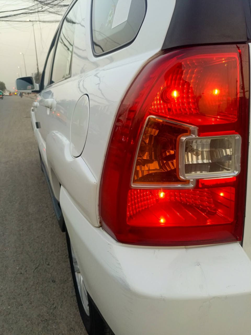 اسلام عليكم كيا سبورتج 2009. 
خليجي كشن جلد تدفئه كشنات كامره حساس خلفي 
محرك 2000 دوش 
رقم بغداد انكليزي 
مكفوله من الصبغ وتبديل ولبارد حته البلاستك مكفول 
السونار مرفق مع الصور
رقم الهاتف ***********
العنوان بغداد
