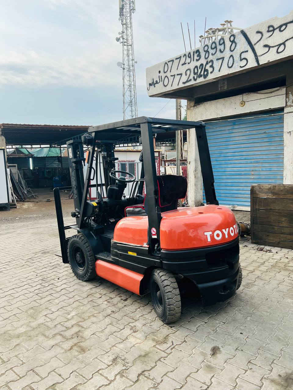 تيوتا 2طن بانزين ٤حركات نضيفه كلش ب 45 ورقه ومجال بسيط ***********
