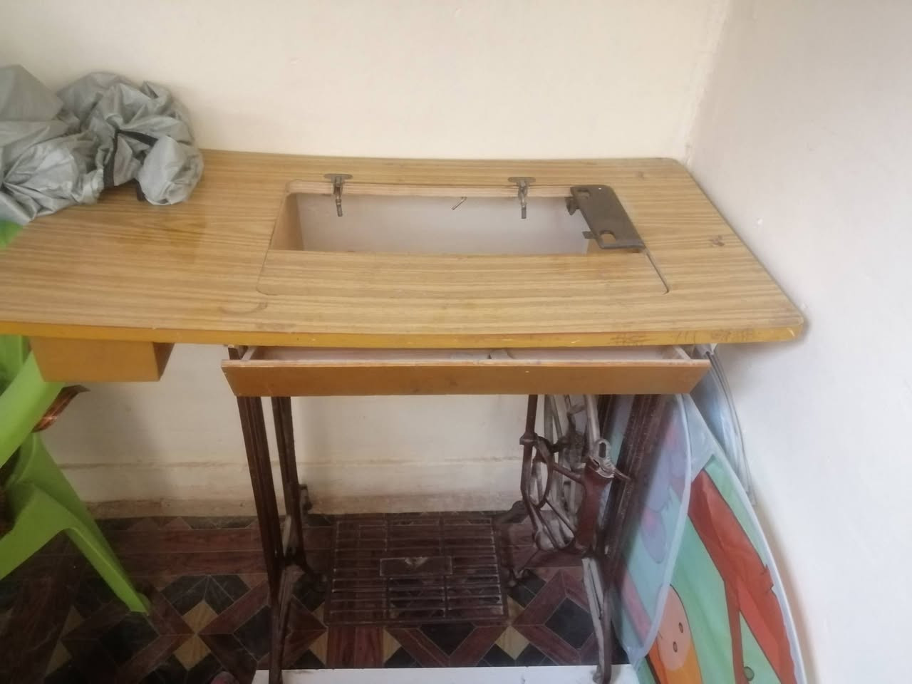 السعر ٦٥ الف مكاني ديوانيه مقابل المعهد ***********
