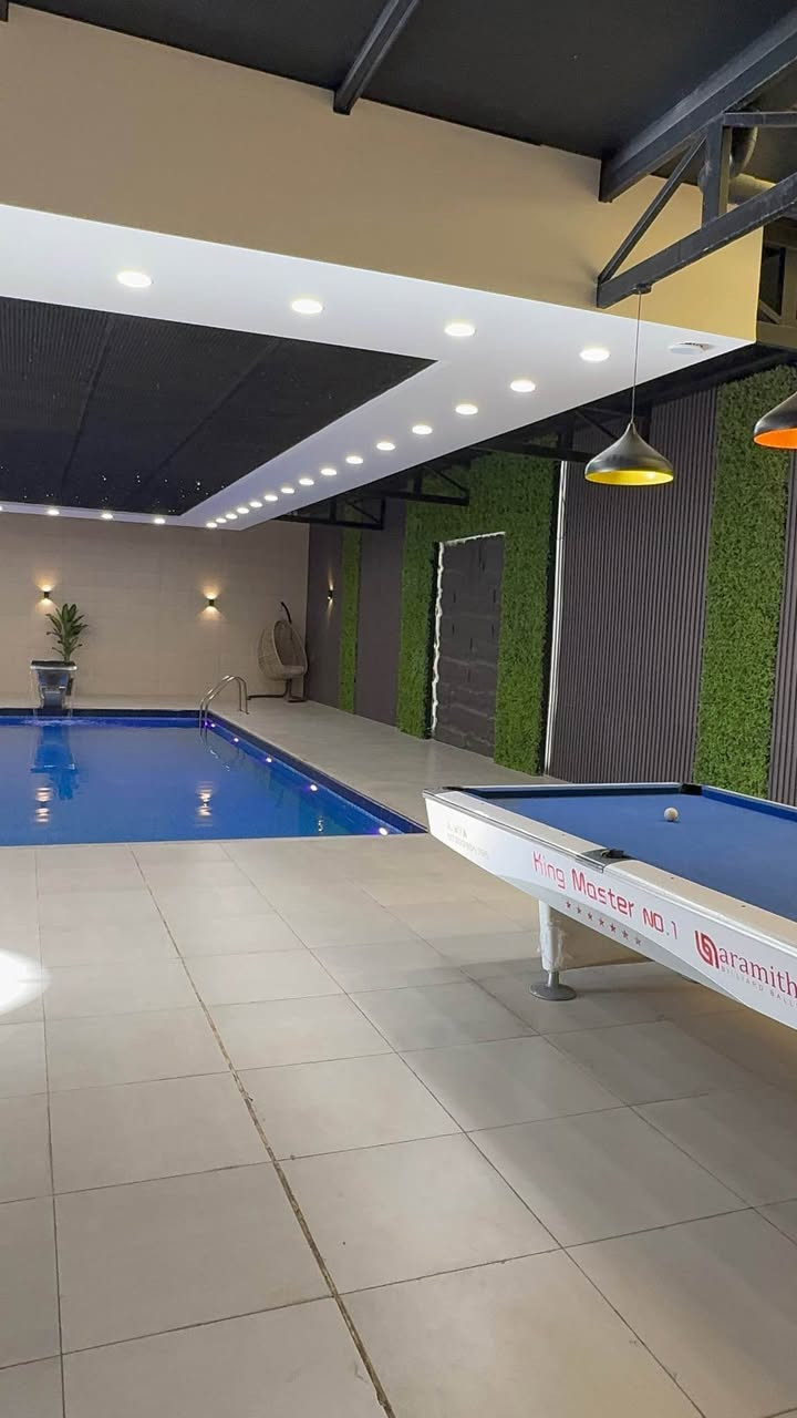 متوفرة ڤيلا العمده للايجار اليومي والشفتات  للعوائل 🏠 
*ملاحظه المزرعه موثقه من قبل تطبيق أجرلي 
تصميم عصري وواسع يضمن لكم لحظات مميزة
🌿اجوا طبيعية خلابة وجلسات متنوعة مع خصوصية تامة 
ونسة وراحة.  تجربة ماراح تنسوها
#كربلاء المقدسة /خلف جامعة العميد 

للاستفسار *********** Singapore
