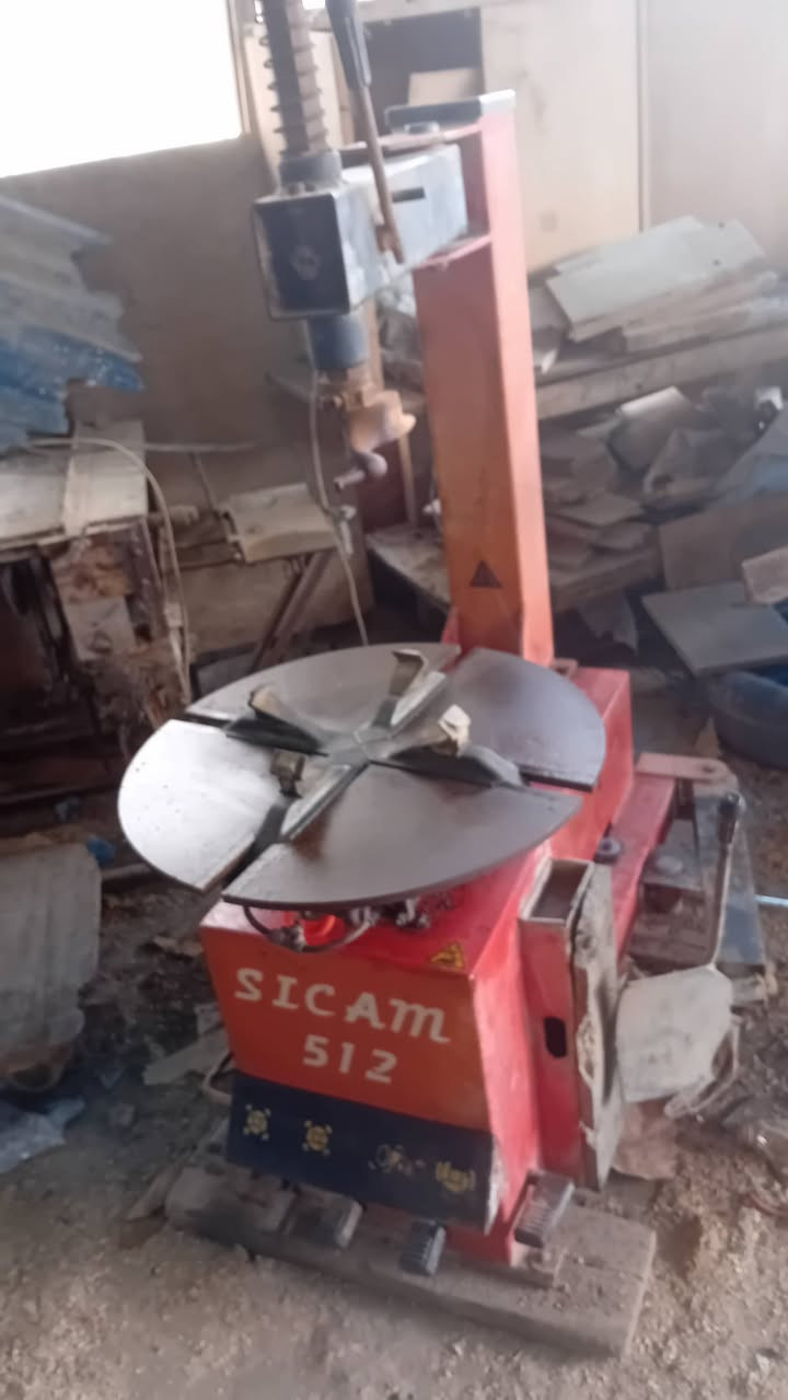 خالعه عدد  اثنين نظيفه للبيع للاستفسار الاتصال *********** وكنبريسر حجم ٤٠٠
