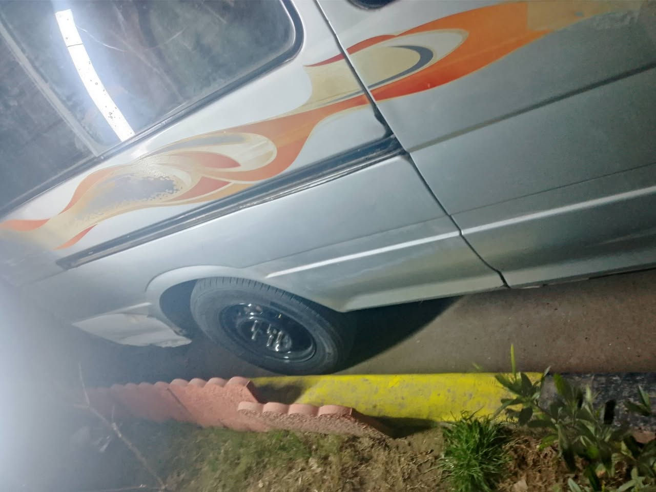 سلام عليكم فتون 2011 سياره دشبول مكسر يعني يرادلها دشبول مو تجيني وتكلي ماكلتلي عل دشبول مصبوغه حزام السياره مكينه وكير وكاردن واكسل كلهن جدد زوج تايرات وزوج نص عمر مكاني بغداد حي اور السعر 55 ***********
