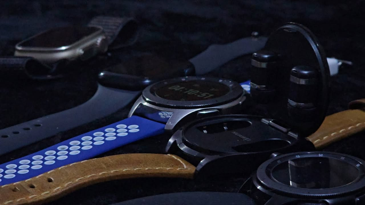 لوتس فون | الاختيار الأمثل للأصلي

الساعات الذكية المتوفرة:

 * Apple Watch S8: حجم 46، صحة البطارية 89%.
 * Galaxy Watch 5 Pro: نسخة التيتانيوم المتينة.
 * Huawei Watch Buds: ساعة وسماعة مدمجة (تيتانيوم).
 * Samsung Gear S3 Classic: هيكل ستيل أنيق.
 * Galaxy Watch 1 Classic: تدعم الشريحة الإلكترونية.
 * Huawei Watch GT 5: الإصدار الأحدث.
 * Huawei Watch GT 4 & 4 Pro: تصاميم عصرية متطورة.
 * Huawei Watch GT 3 Pro: فخامة التيتانيوم والسافير.
 * Huawei Watch GT 3 SE: النسخة الرياضية الخفيفة.
 * Huawei Watch GT 2 Pro: الأداء المستقر والتصميم الكلاسيكي.
 * Huawei Fit (1, 2) & Band 6: الموديلات الرياضية.

السماعات الذكية (Buds):

 * Samsung Buds Live: اللون الأسود المميز.
 * Samsung Buds Pro: اللون البنفسجي الملكي.
 * Samsung Buds 2 Pro & Buds 3 Pro: أحدث إصدارات سامسونج.
 * Huawei FreeBuds 2 Pro: متوفرة باللون البنفسجي.

الشواحن والإكسسوارات الأصلية:

 * شواحن سامسونج اللاسلكية: متوفرة بالنسخة (الأحادية والثنائية).
 * شواحن سلكية (Super Fast): بقدرات 25W، 45W، و 66W.
 * أقلام سامسونج (S-Pen): النسخ الأصلية.
 * سيور وشواحن ساعات: (Apple, Samsung, Huawei).

التوصيل: بغداد 6,000 | المحافظات 10,000.
للحجز والاستفسار:
 * واتساب: ***********
 * تيليغرام: t.me/lutesphon
 * إنستغرام: @louts_phone
