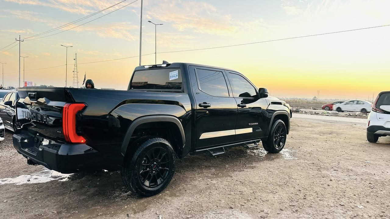 تندرا امريكي 
موديل 2025 مرقم شهداء قادسيه 
وكاله بسم المشتري 
 الضرر فقط بنيد  بدون عابر 
الموصفات واضحه  
محرك لاندكروز 6V
ماشيه 3 الف فقط 
باب طويل بدي قصير 
جامه خلفيه كهرباء
وضعيات قياده وسحب مقطوره 
وباقي موصفات واضحه 
السعر 360$
العنوان الرميثه معرض اثير الجياشي 
‭0783 899 9910‬
*********** 📞واتساب او الاتصال 
***********
