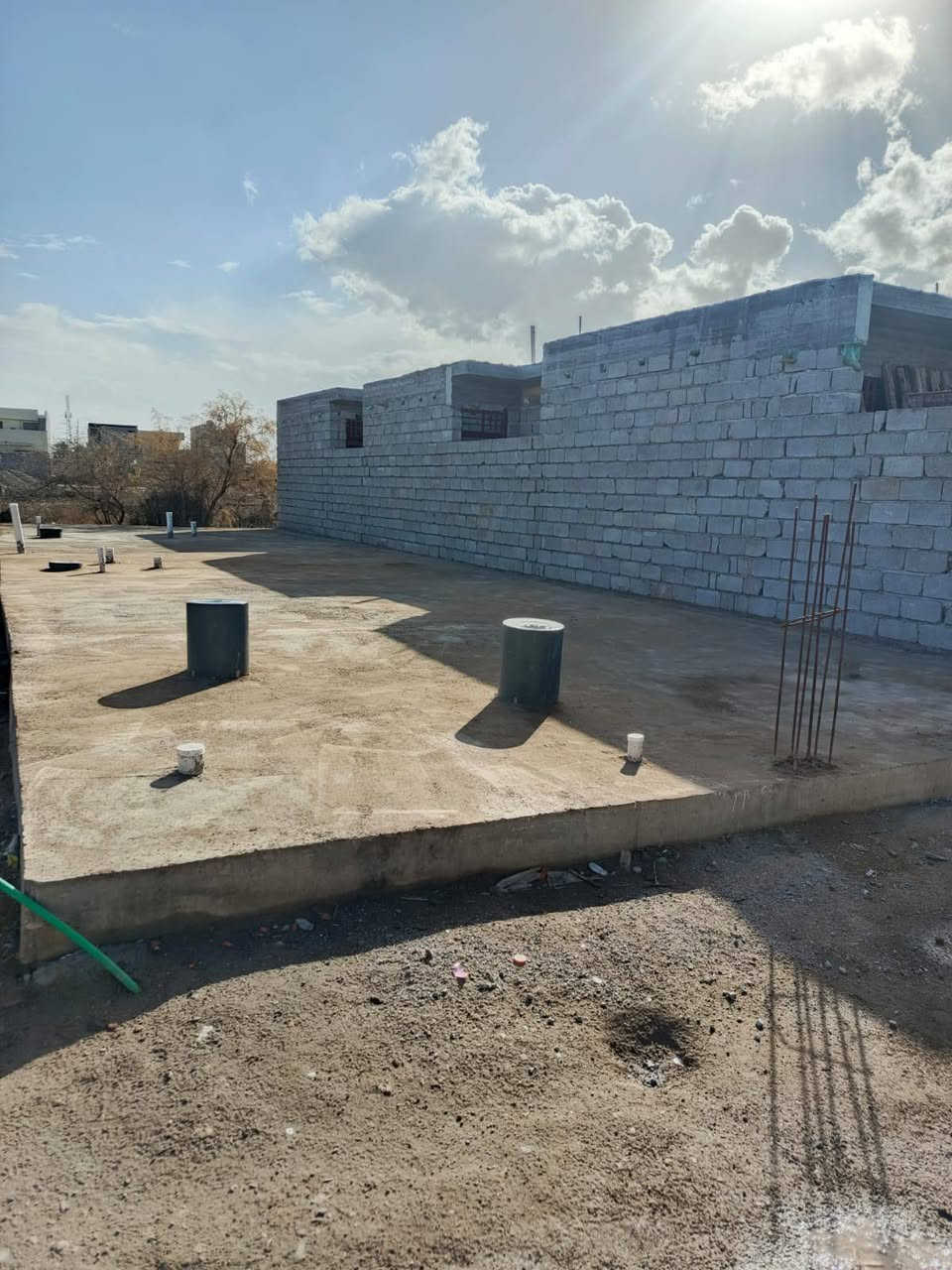 قطعة ارض المساحه ١٦٠م بيها رفت موقعهة كدام قاعة اوسكار قريبة ع الشارع العام***********
