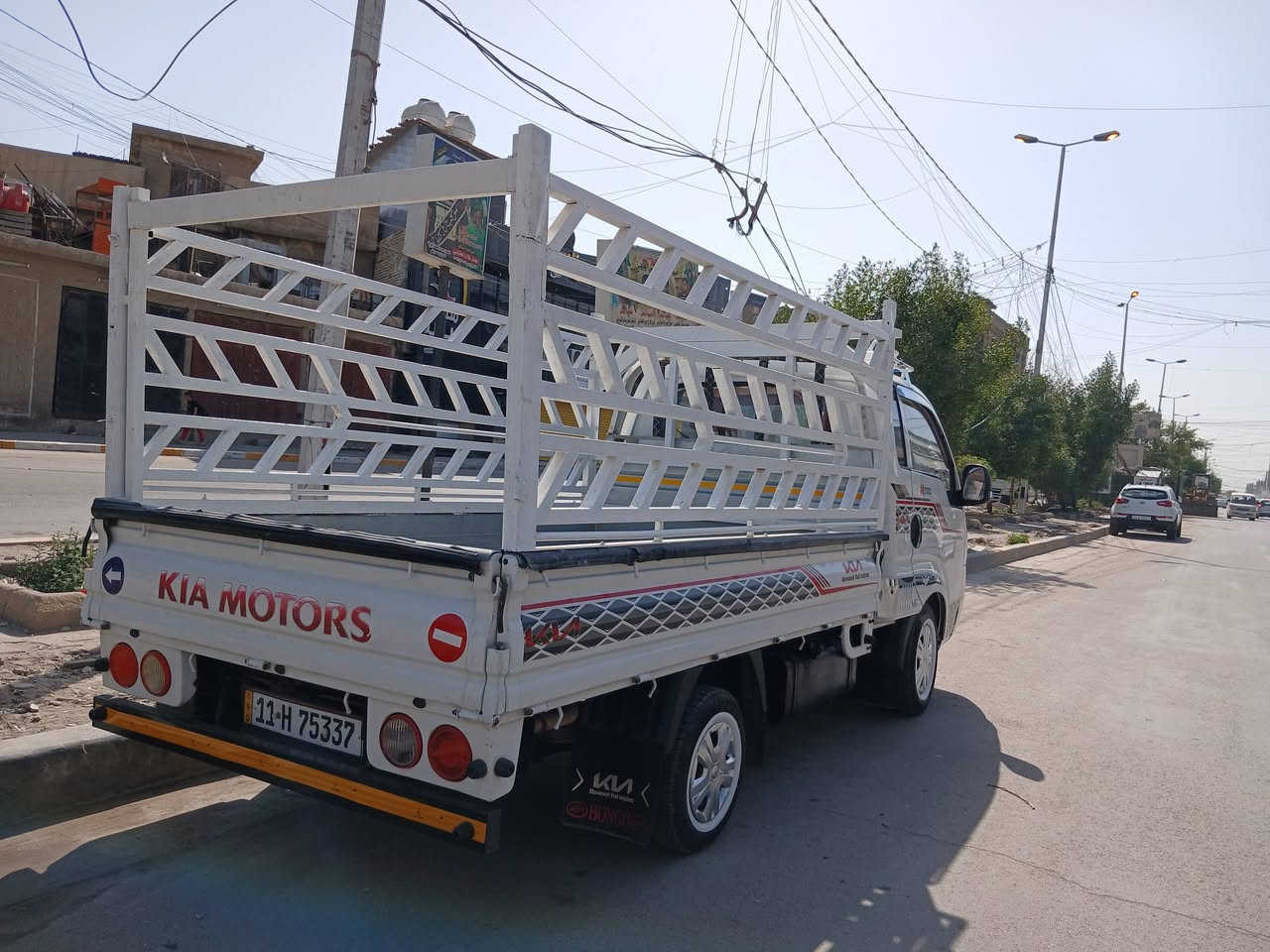 سلام عليكم  كيا حمل نثيه موديل ٢٠٢١سياره جديده كير محرك جديد اكسن جديده بسمنه عنوان حريه دولعي قرب مكتب قود سيارات رقم *********** سعر على  تواصل
