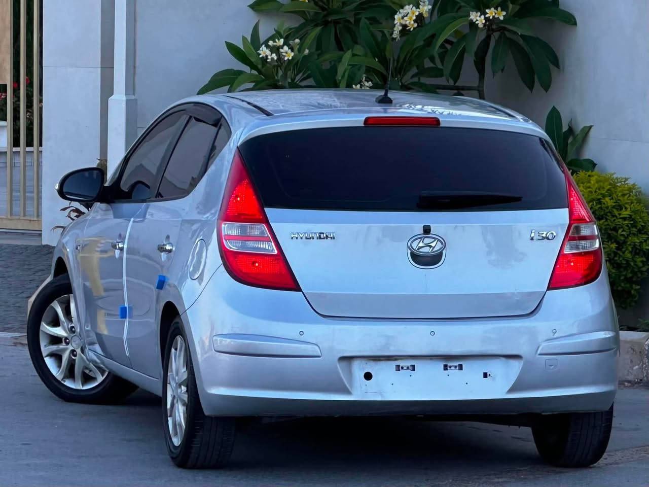 🔥 هيونداي i30 2009 | محرك 1.6 | استيراد كوري 🔥

💰 السعر | على الهاتف

🤍 الله يبارك لا قوة إلا بالله 🤍

إذا كنت تدور على سيارة عملية، اقتصادية، ونظيفة بكل معنى الكلمة، فهذي هيونداي i30 فرصة تستحق المعاينة. سيارة درجة أولى، ممشاها قليل، وجاهزة للاستعمال مباشرة.

━━━━━━━━━━━━━━━

🚘 النوع | هيونداي i30
📅 الموديل | 2009
🎨 اللون | رصاصي
🪑 الداخلية | أسود
⚙️ المحرك | 1.6 (الصغير)
📏 المسافة المقطوعة | 83 ألف كم
⚙️ ناقل الحركة | عادي (Manual)
⛽ الوقود | بنزين
🇰🇷 الاستيراد | كوريا

━━━━━━━━━━━━━━━

⭐ محرك اقتصادي واعتمادي
⭐ قيادة مريحة
⭐ سيارة مناسبة للاستعمال اليومي
⭐ مواصفات إضافية موضحة بالصور

━━━━━━━━━━━━━━━

🛠️ الحالة

✅ الكربون الأصلي موجود
✅ خالية من العيوب بإذن الله
✅ محرك بحالة ممتازة
✅ سيارة نظيفة وجاهزة للكشف والمعاينة من أي ورشة

━━━━━━━━━━━━━━━

💎 سيارة اقتصادية، قليلة الاستهلاك، ونظافتها تبين من أول نظرة. فرصة ممتازة للي يبي سيارة عملية وسعرها مناسب.

📍 المكان | طرابلس 🇱🇾

📞 للاستفسار:
0914935395

⚠️ تنويه:
الصفحة منصة إعلانية لعرض السيارات فقط، ويتم التواصل والاتفاق مباشرة بين البائع والمشتري.


**إذا كنت صاحب هذا الإعلان وتريد حذفه لأي سبب، رجاءا أرسل رسالة إلى الدعم الفني**