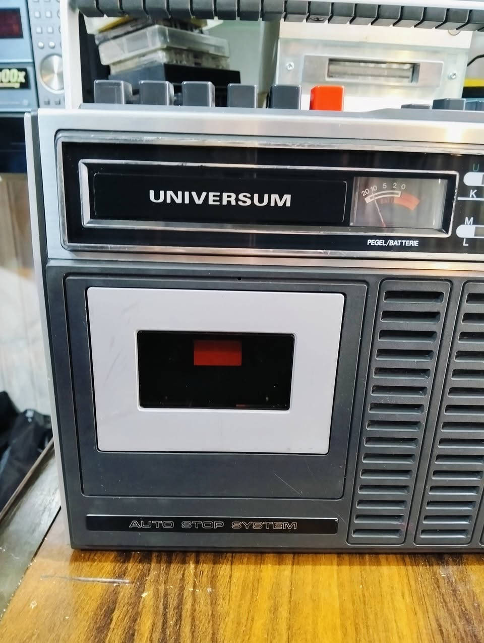 من اقدم الاجهزه الالمانيه
راديو مسجل يونفيرسم الالماني 
صناعه ألماني انتاج الجهاز 1978
جهاز بلادي غير داخل تصليح وضع الشركه 
موجات الراديو FM MW LW
المسجل تقديم ترجيع وتسجيل واضح 
يعمل كهرباء وباتري 
يوجد فديو بالمنشور يوضح التشغيل 
للحجز المراسله على الخاص


**إذا كنت صاحب هذا الإعلان وتريد حذفه لأي سبب، رجاءا أرسل رسالة إلى الدعم الفني**