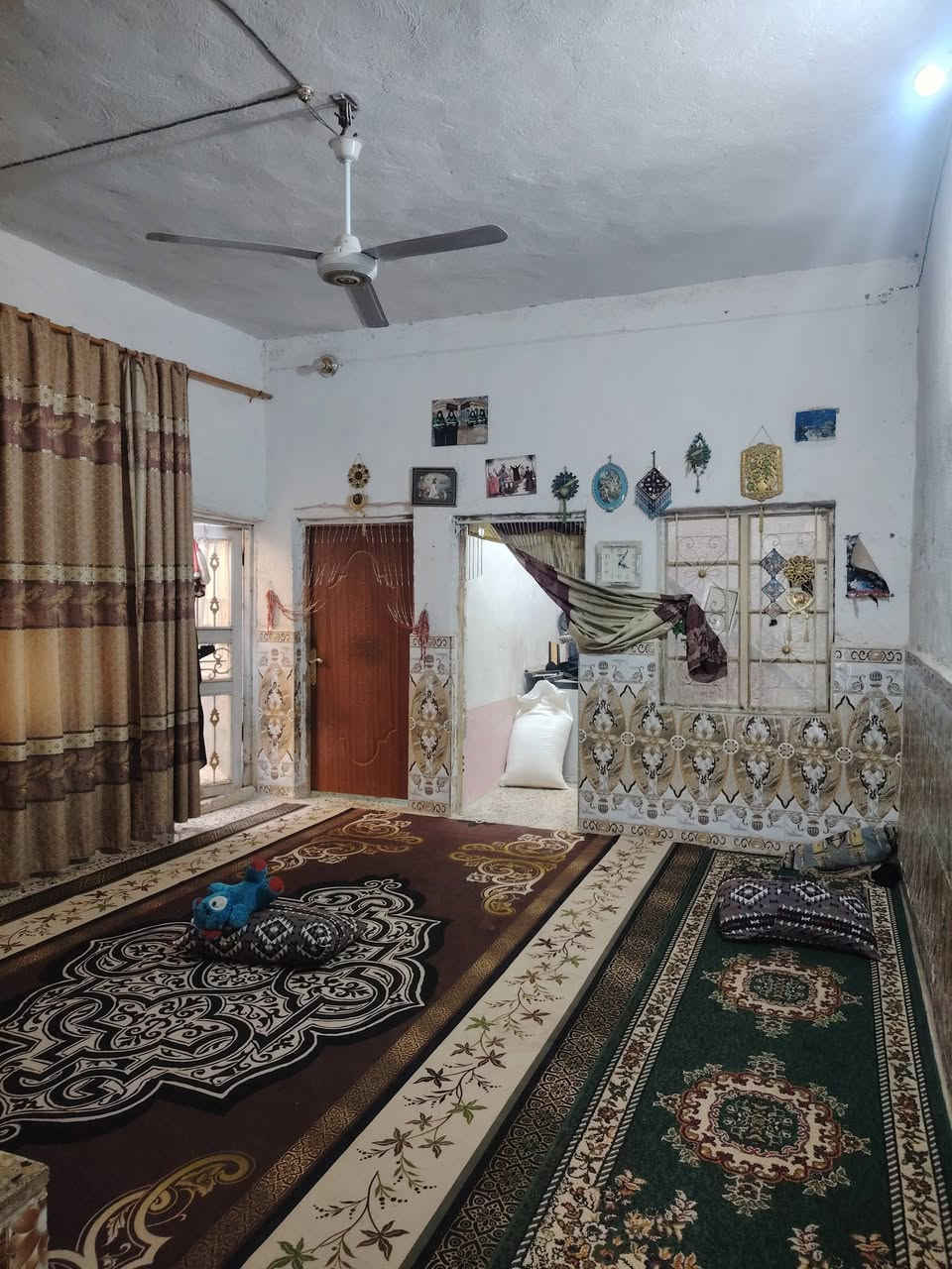 بيت 120 متر للبيع طابو صرف حي الثورة
يحتوي على استقبال 3 *6.5 وصالة 5 *4 غرفتين 3*5
ومطبخ 2.5 *4 وتخاريج داخليه وخارجية الاستفسار ***********
