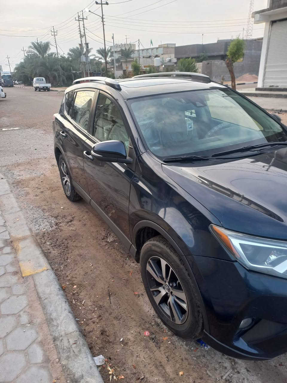 السلام عليكم
راف فور ٢٠١٨
فول
بصمة 
فتحة
XLE
كامرة
تحكم ستيرن السعر 170 وبيها مجال اللاستفسار الاتصال على الرقم ***********
