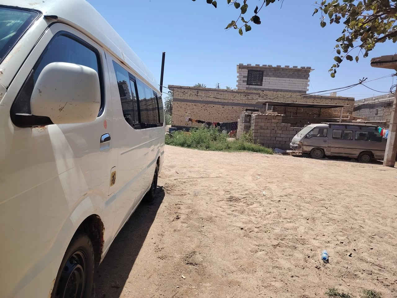 السلام عليكم  سياره شيري مديل 12    
البصره شط العرب الحوطه قرب مدرسه انس 
سياره حلوه  محرك 3000. حلوه مكينتهة لاتنقص ولا تبخر 
سياره نشطه 
رقم انكليزي  راح يكمل 
السعر65ورقه وبيها مجال 
واساب ***********
