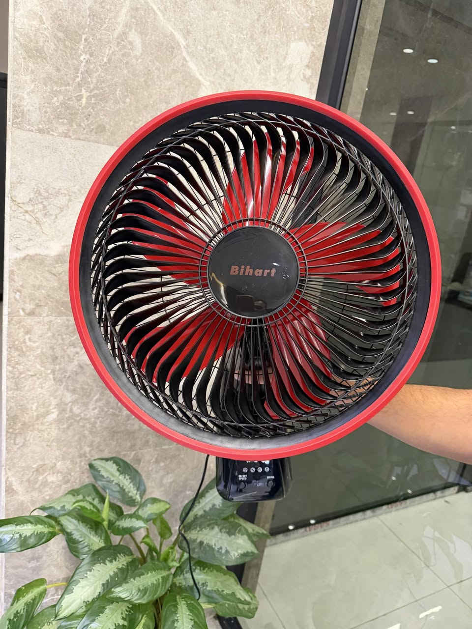 مروحة جدارية تحكم عن بعد بالريموت
وتسحب كهرباء 45w
وبيها دوران 180درجة وبيها مؤقت ٧ساعات 
وبيها ٣ سرعات للتشغيل 
متوفر توصيل لباب البيت والفحص والتشغيل عند الاستلام 