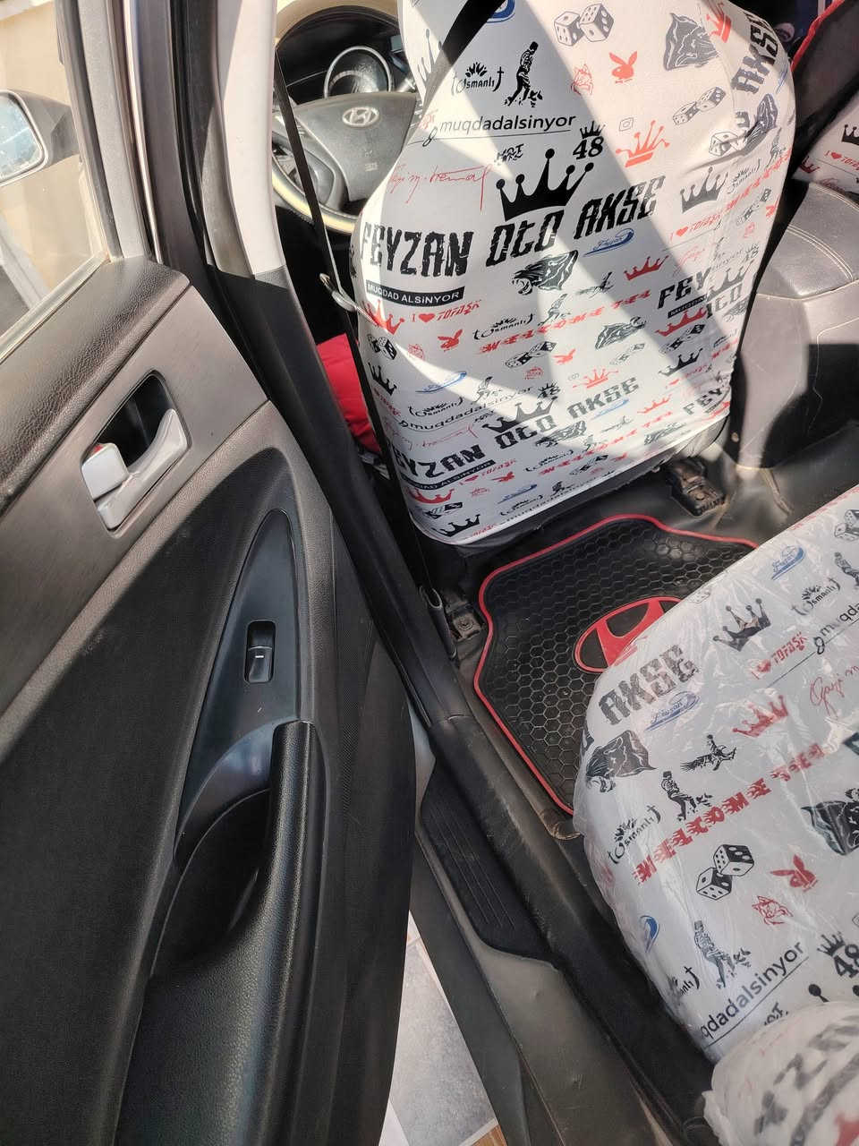 السلام عليكم من رخصة لادمن سوناتا ٢٠١٠ مضلع مكينه ٢٠٠٠ خليجي دوش َمصبوغه عام أثر جراد كامله مال بيت السعر ٩٠ وبيها مجال تواصل الخط فقط ***********  ديالى مكان السيارة
