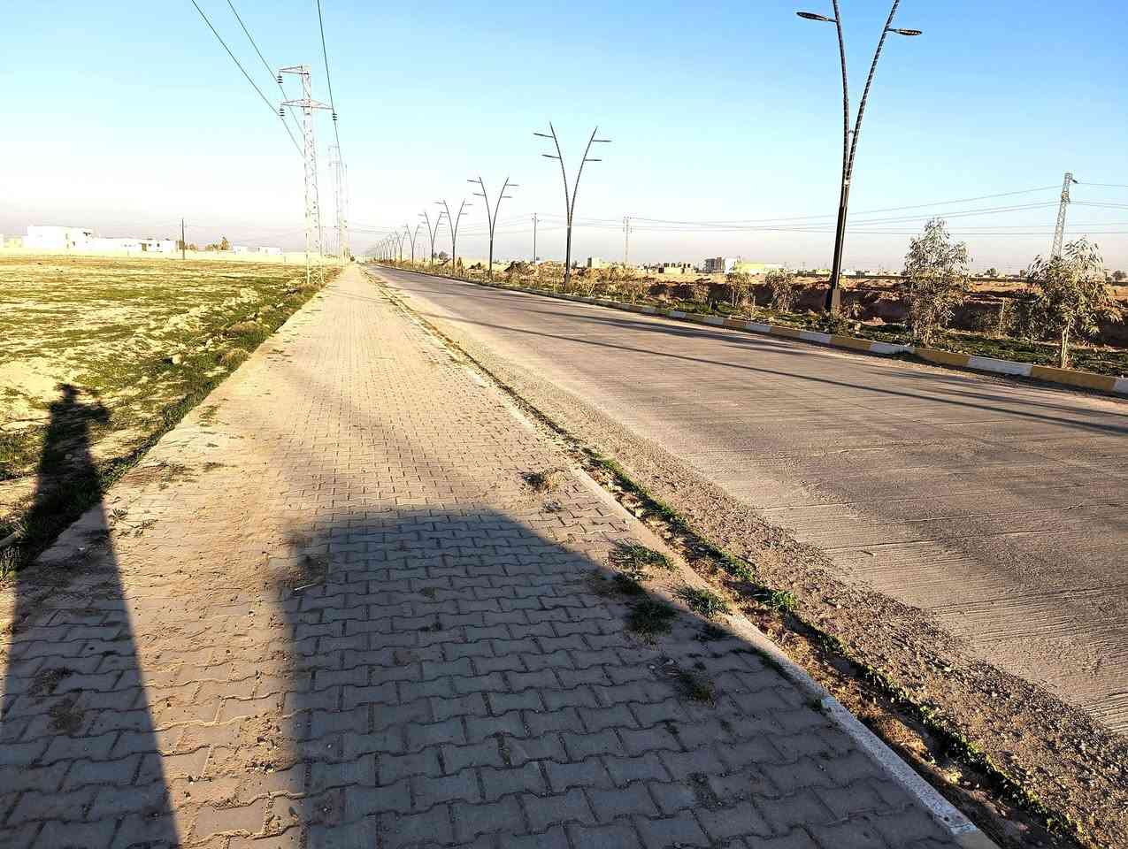 السلام عليكم ثلث دوانم عالشارع العام الحولي مال المستشفى التركي الواجه 71عمق 107 سعر الدونم 75 وبيه مجال للاستفسار الاتصال بالرقم ***********
