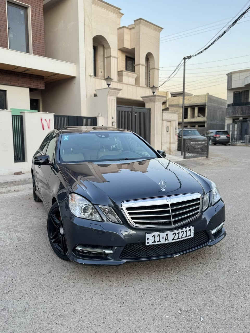مارسدس E350 موديل 2013 
رقم بغداد مميز 
فول مواصفات سلايد فتحة تو ويل 
حادث بنيد وبدل نفس الون 
ماشية 150 
سيارة حيل نظيفة كلشي عل بلاد جديد 
سنوية هزة كلشي جديد
باسمي السنوية
سيارة مابيـها دينار مصرف كامل من كل نواحي
السعر 185 وبيها مجال 
مكاني بغداد الدورة
رقم ***********
