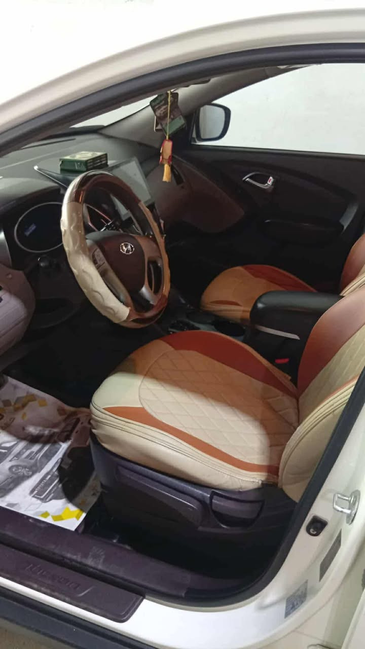 سلام عليكم
سياره توسان 2013
للبيع 
نضيفه خليجي بيهه طخه بل صندوك 
بنورامه اشاير بل مري شاشه مابيه نقص اي شي مال بيت
السعر 148 بيهه مجال 
***********
