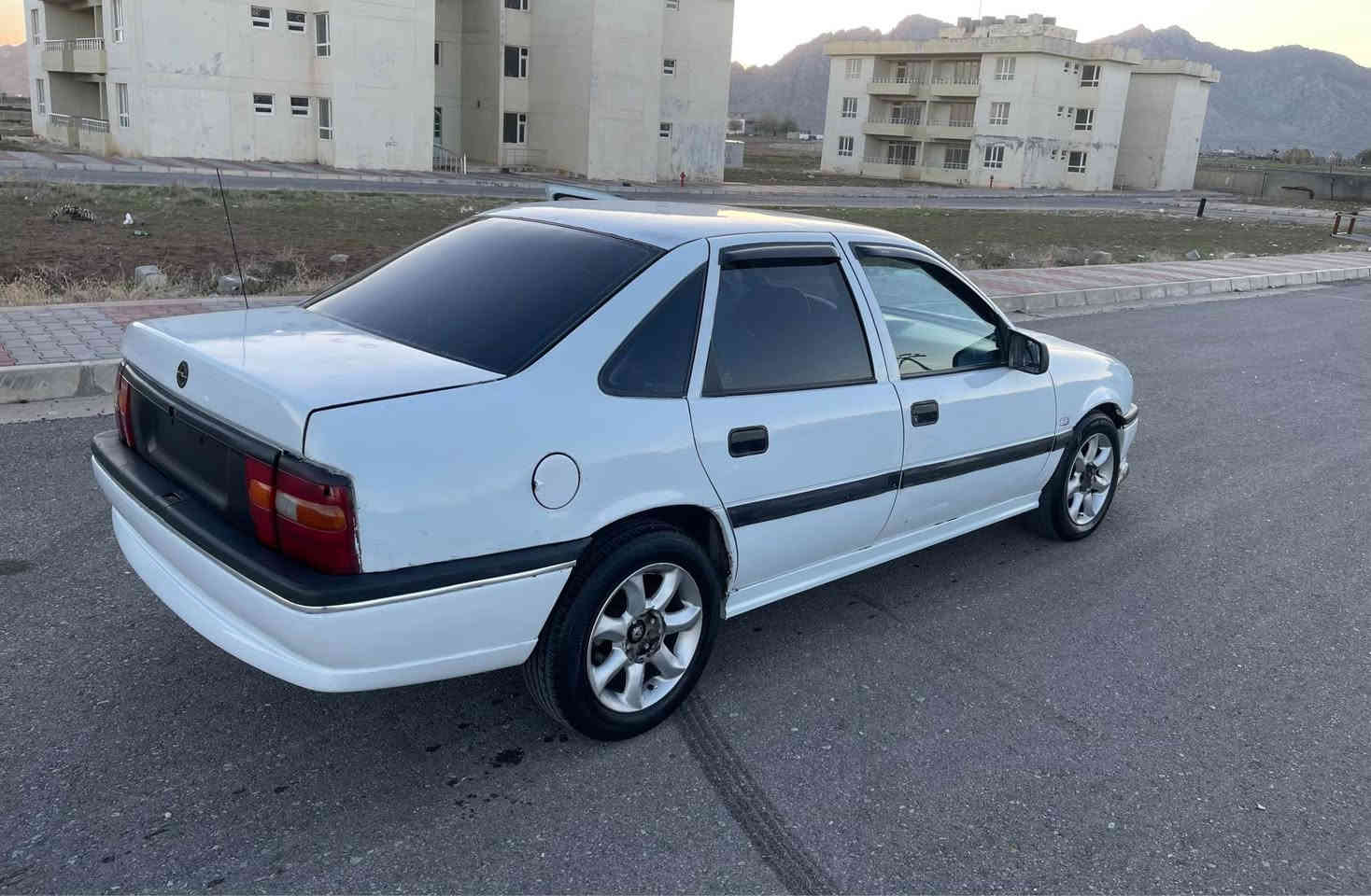 ئوپل موديل١٩٩٣
علوج
مةكينه٢٠  سافة 
گيرو مةكينه بةشةرت
موسوبراوة بةشةرت
خايسي  و زروي نيه
توندو تول
چوار تا ويلي بيكاشوي خاوين
تيبيني سةيارةكك علوجة و بةشةرتي كيشةي مةدةني
سعري20 
*********** بشدار, السليمانية
