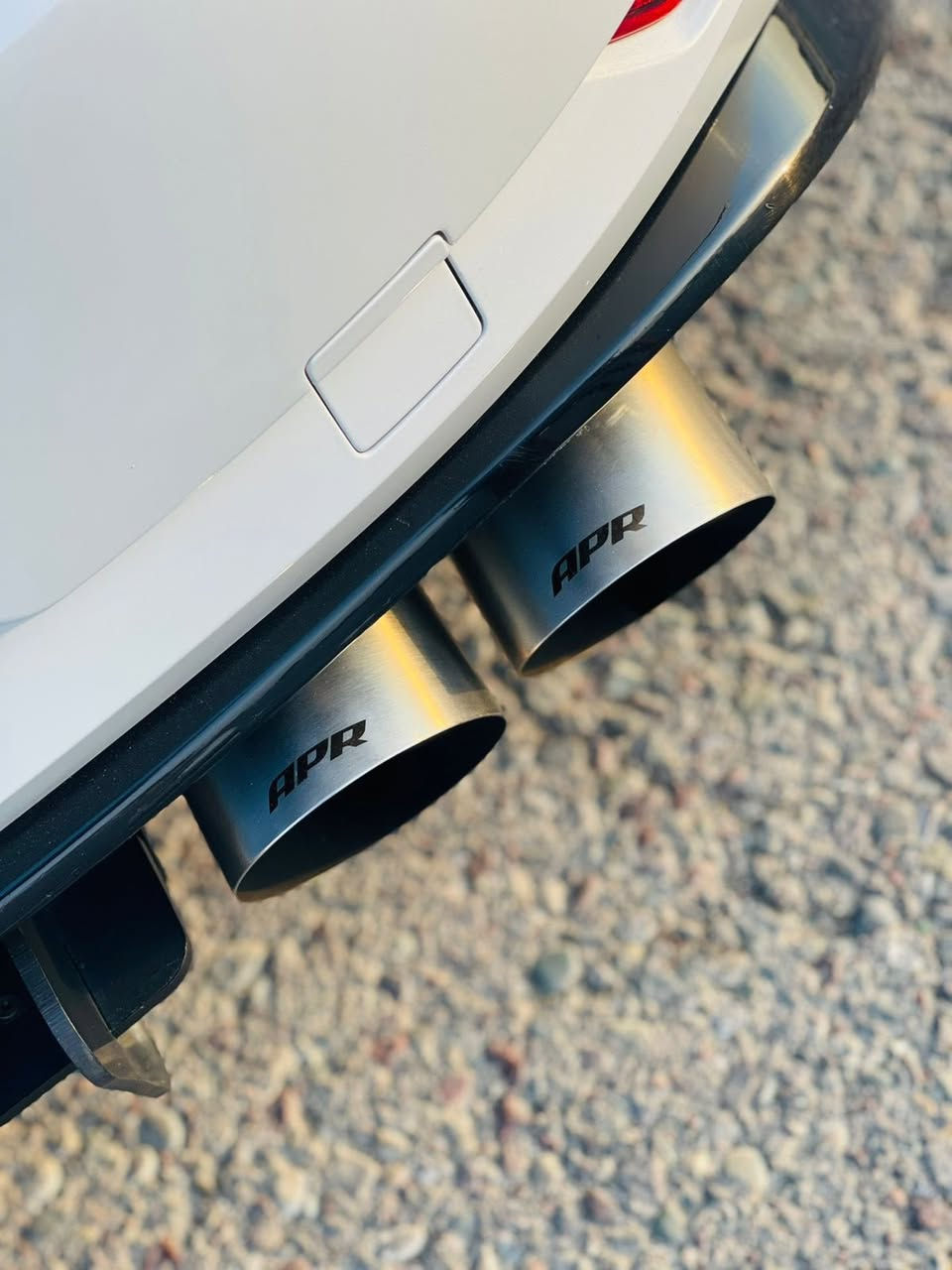 .                   گۆڵف ئاڕ خەلیجی ۲٠۱۹

۲ پارچە سبوخە بێ ژۆرێ سەیارەکە نموونەیە لەجوانی کامل جوانکاری بۆنید کاربۆن ویلی رایس لەفی سپۆڕت باڵی ستایل ئەمریکی سەرەگزۆزەکانی مارکەی APR بەرمەجەی ٥ ماپی لەسەرە سەیارەکە دینارەک مەسرووفی تێدا نیە زۆر خاوێنە لەبۆ تفاسیلی زیاتر پەیوەندی بکەن بە رەقەمە(***********) واتس ئاپی لەسەرە
