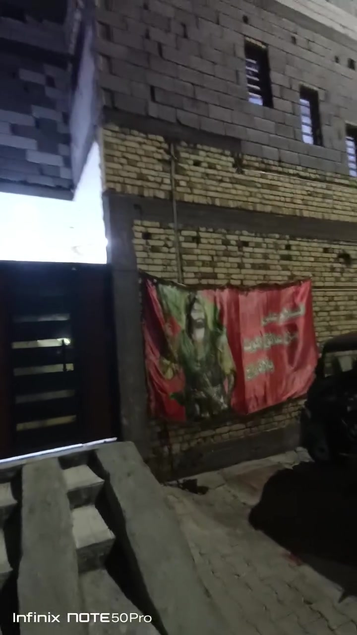 السلام وعليكم بيت بطوبه ونخيله القديمه شارع بانزين خانه غريب على سريع بيت قاطين مساحه 150م يقع على شارع 20م بيه غرفتين وهول وستقبال ومطبخ وصحيات خارجيه تصميم الفوك نفس جوه كلش شراي يتصل *********** سعر 270 قابل لتفاوض
