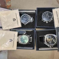 ' اربع قطع جديدة ابد ما مستخدمهن  . بيعه وحده اخوان سعرهن ٤٠٠$  ماخذهن...