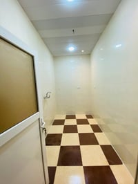 شقه للايجار__ طابق ثاني_ العنوان الثوره  قرب مدرسه مكه يم سوك الثوره غ...