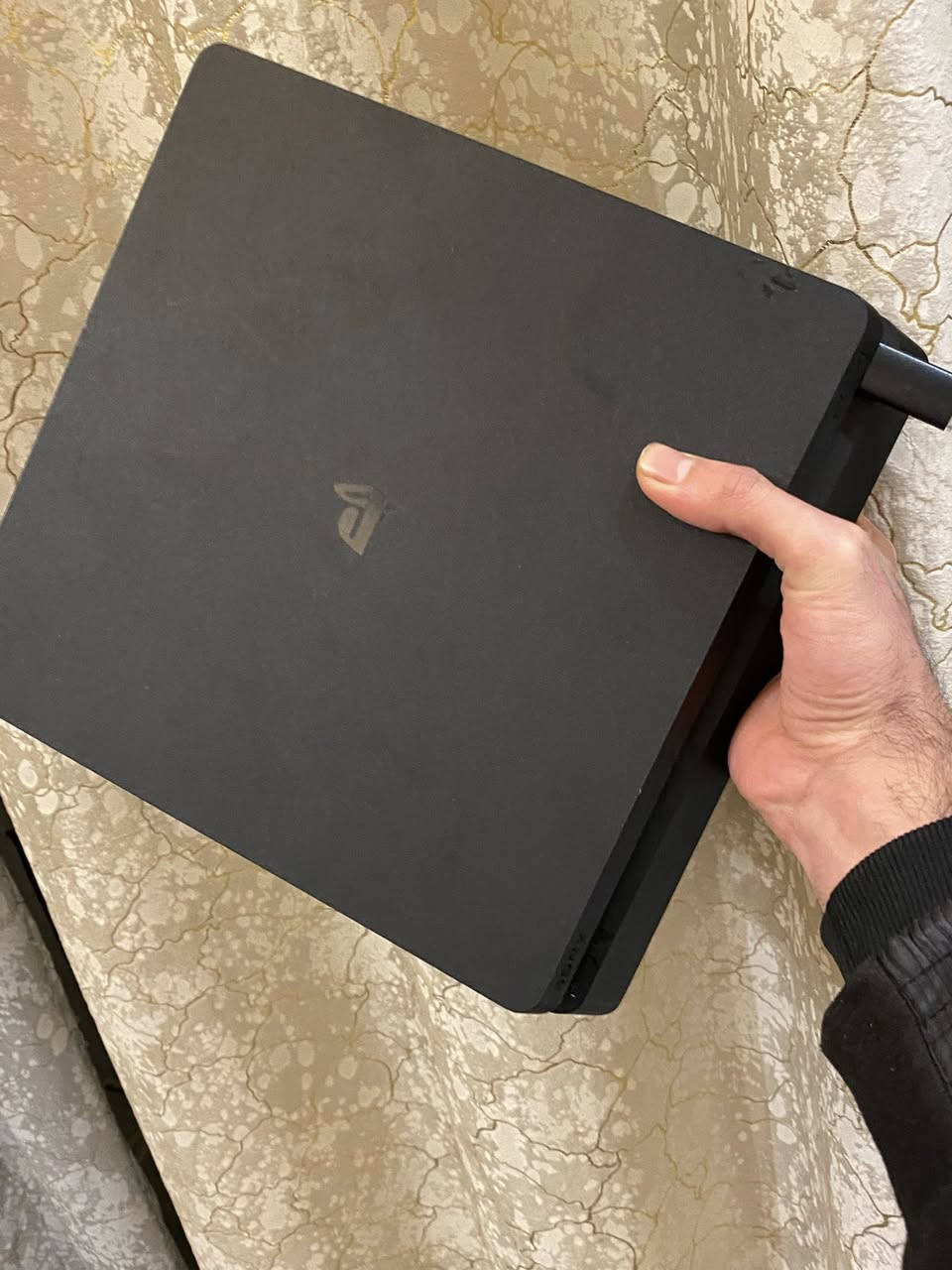 ‏ بلاي فور سليم ‏مهكر ‏نظام 12:02  ذاكرته 500 جهاز ما مفتوح كامل ملحقات جوزتك واحدة اصلية وحدة تجارية  جهاز نظيف حيل  السعر 240 في مجال قليل   المكان ديوانية تواصل واتساب عله هذه الرقم ***********￼
