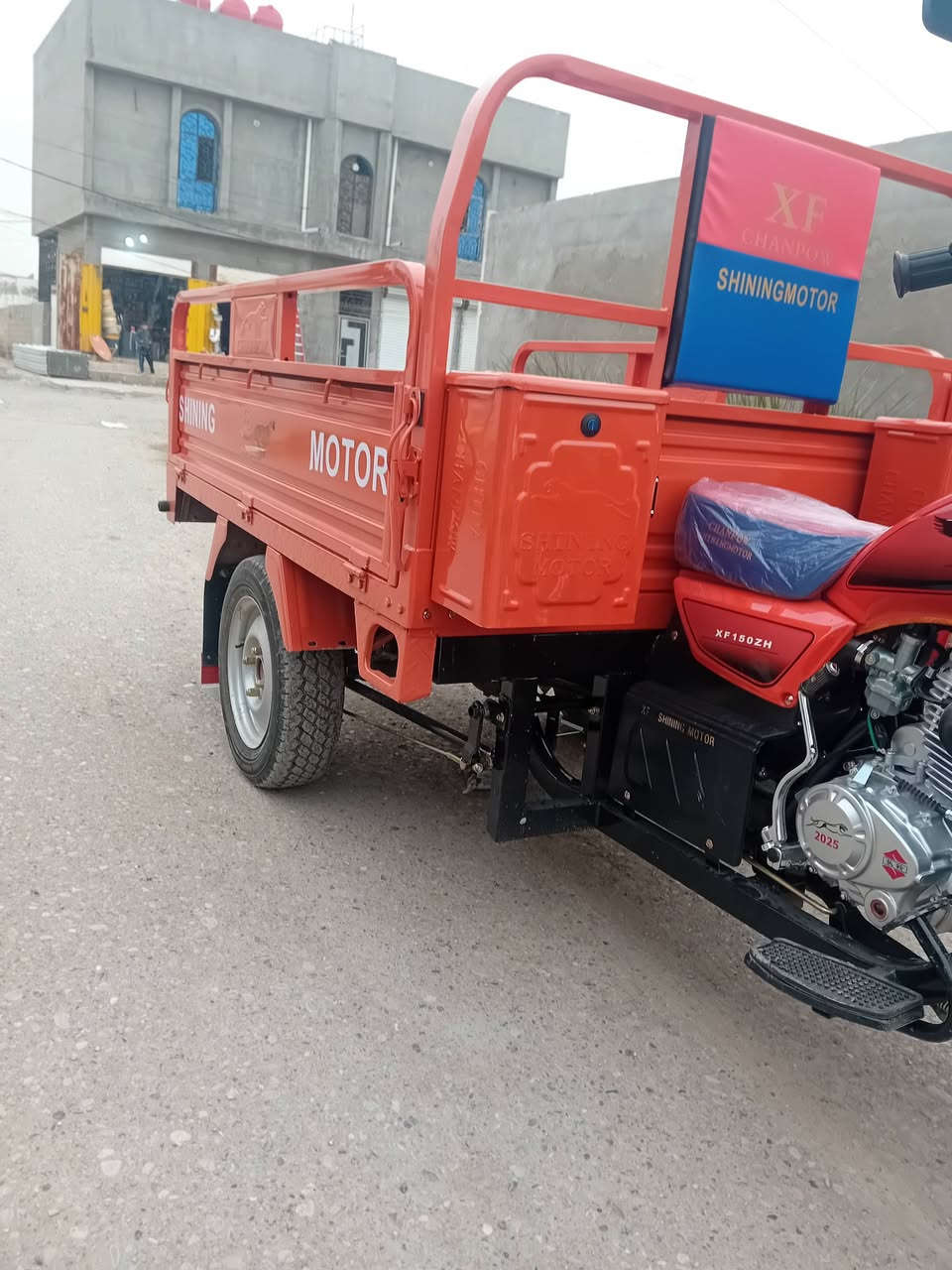 السلام عليكم ستوتة ٢٥ البارحة نازلة بعدها بدهن الشركة 
السعر ٢٧٠٠ المكان بغداد بسماية مجمع الإحسان رقم ***********
