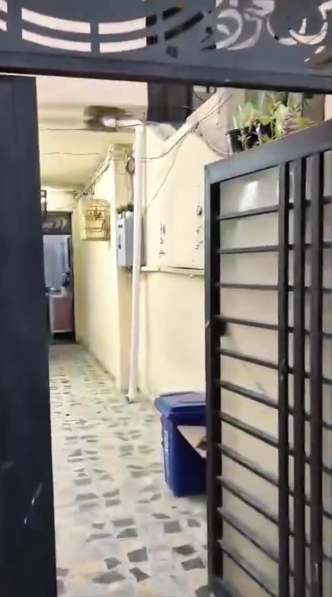 سلام عليكم مكلف بالنشر بيت للبيع مساحه 125م مثل ما واضح بالفيديو دوره ابو دشير قرب اسواق الرحمن البيت ع شارع عام للاستفسار الاتصال على الرقم ***********
