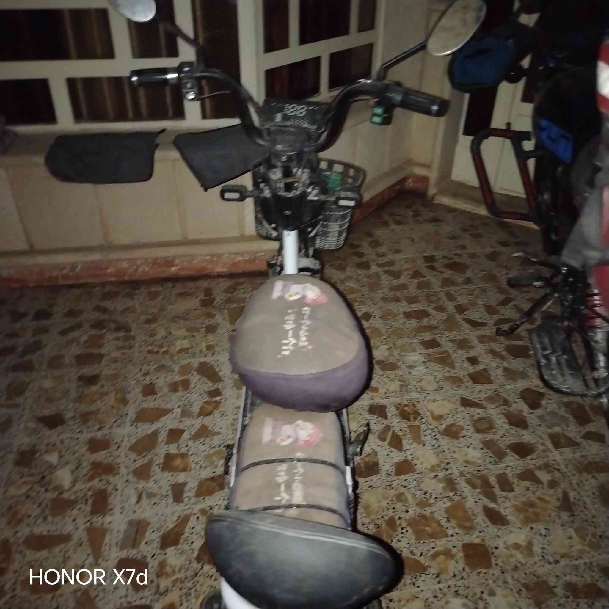 سلام عليكم ورحمة الله وبركاته دراجه شحن حجم14 بس البطاريات هابطة يحتاجلها تبديل 4سرع سرعه القسوة 99 السعر125وبيها مجال الاستفسار  ***********
